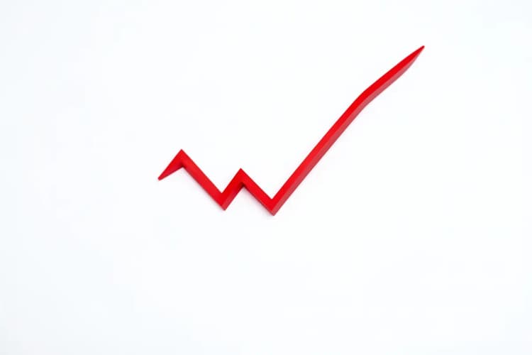 Um gráfico de linha descendente com uma seta vermelha apontando para baixo, indicando uma queda ou declínio.